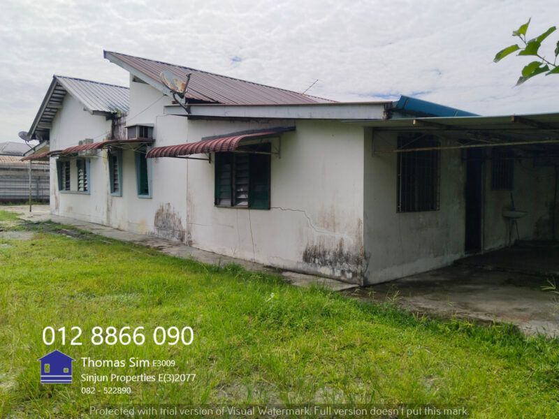 Single Storey Corner Big Land End-Lot @ Jalan Nanas Barat Kuching for SALE