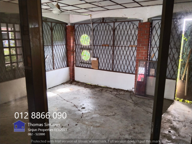 Semi Detached House main road Jalan Green Kuching for SALE