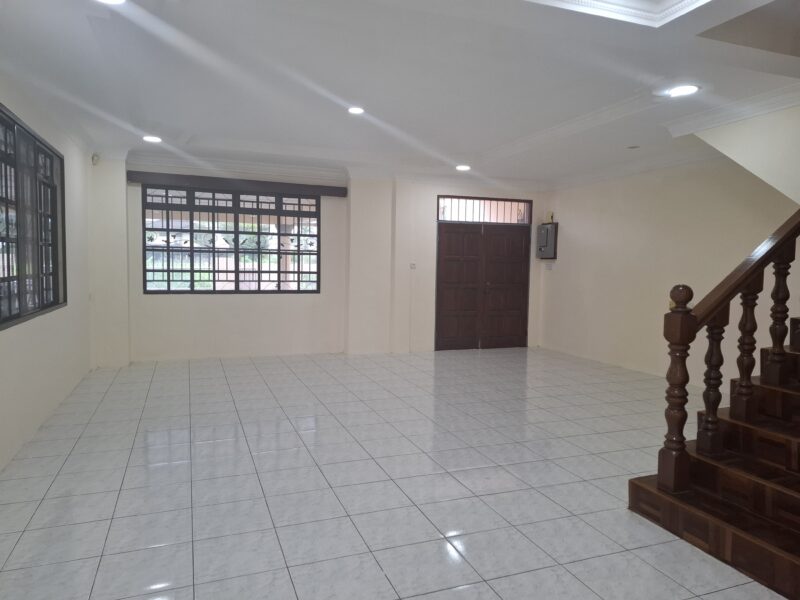 Good large Semi-D Double Storey house at Jln Sherip Masashor 3, Kuching