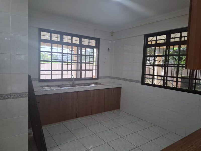 Good large Semi-D Double Storey house at Jln Sherip Masashor 3, Kuching
