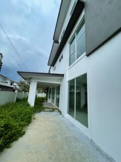 New 2.5 Storey Semi Detached House for Sale