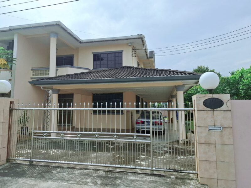 Good large Semi-D Double Storey house at Jln Sherip Masashor 3, Kuching