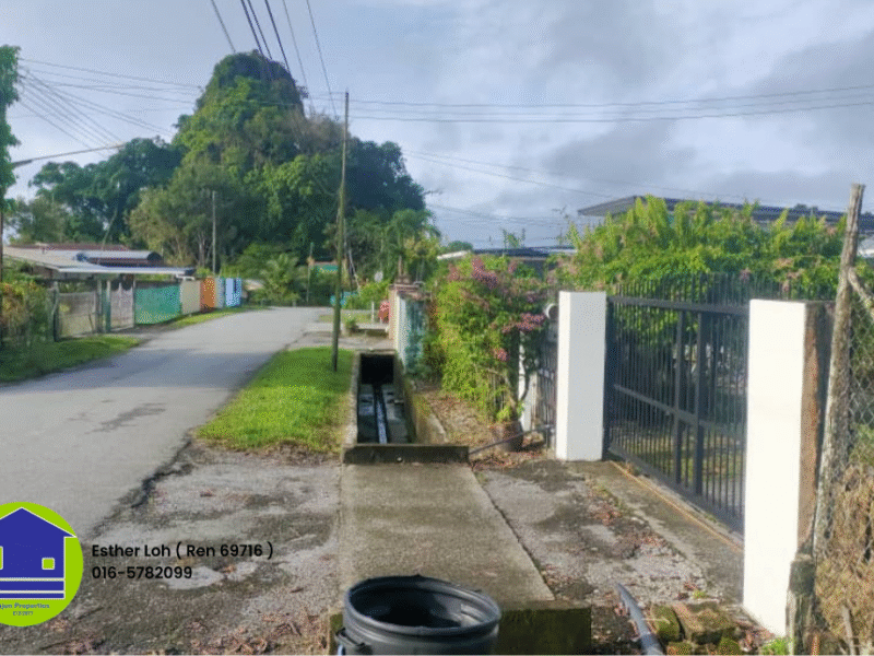 FOR SALE 2 detached houses at Batu 21 Kpg Beratok Serian Kuching Road