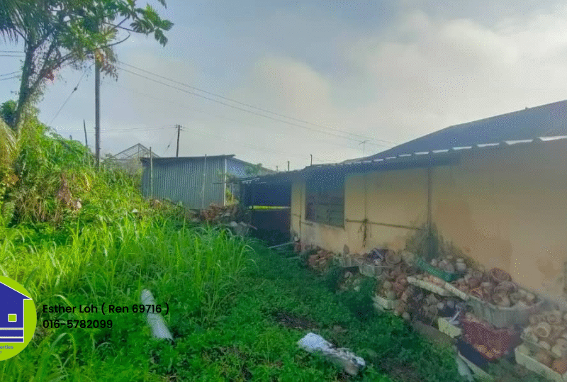 FOR SALE 2 detached houses at Batu 21 Kpg Beratok Serian Kuching Road