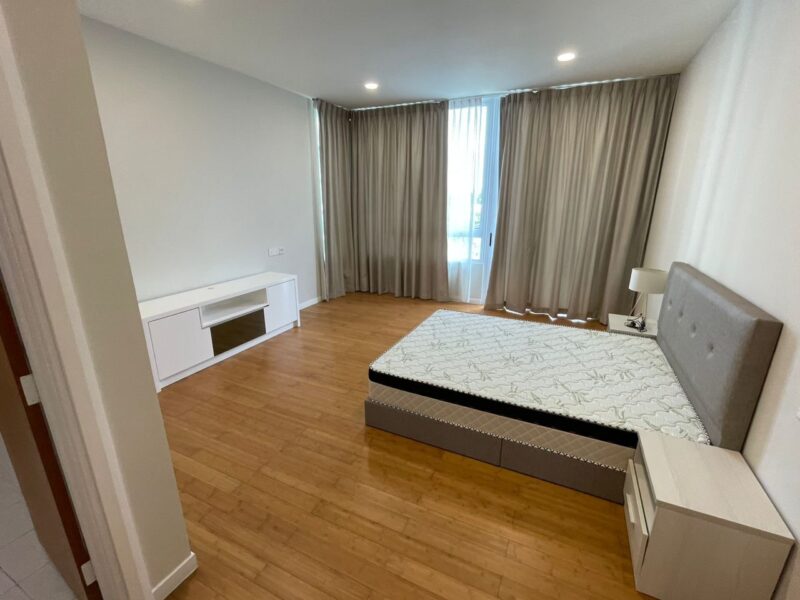 The Royalle Condominium
