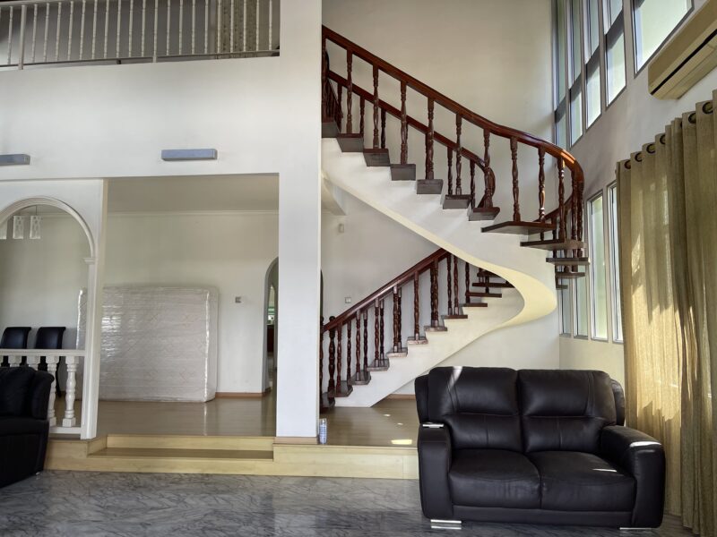 Peace Road behind Chung Hua Middle School No. 1 double storey detached house.