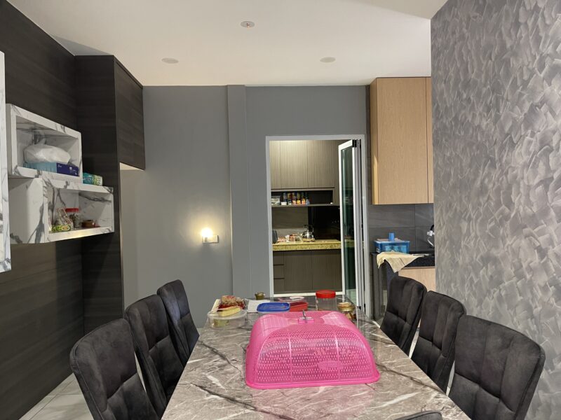 Stephen Avenue 3 storey corner fully renovated terraced house