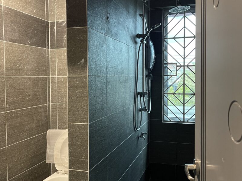 Stephen Avenue 3 storey corner fully renovated terraced house