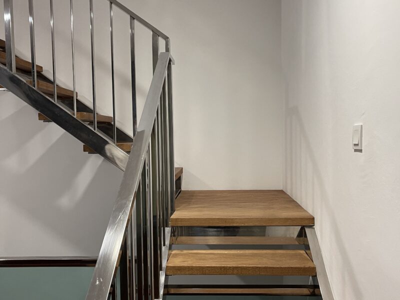 Stephen Avenue 3 storey corner fully renovated terraced house
