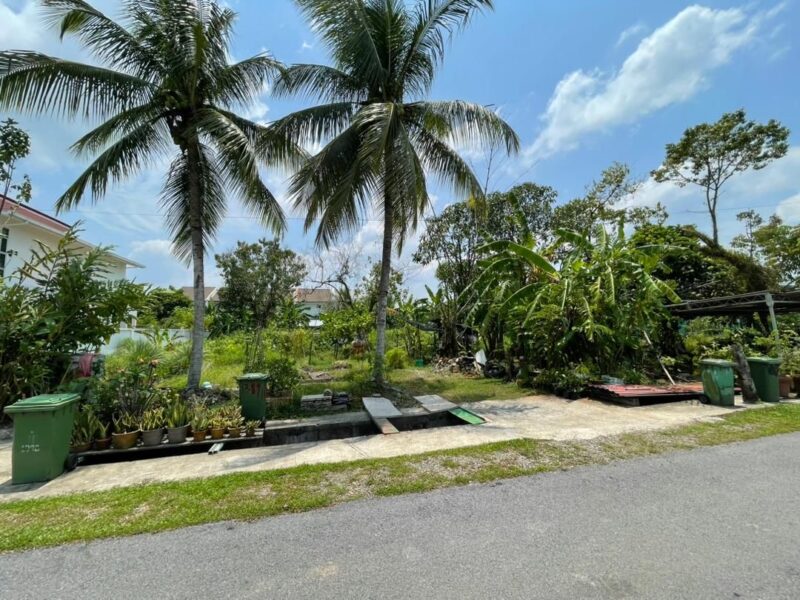 Lorong RPR 28A5 Batu Kawa two adjoining vacant residential detached lots.
