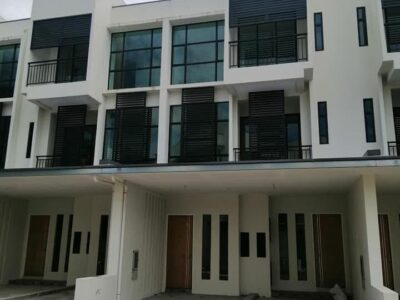 FOR SALE Moyan Link Townhouse (upper unit) jalan batu kawa Matang kuching