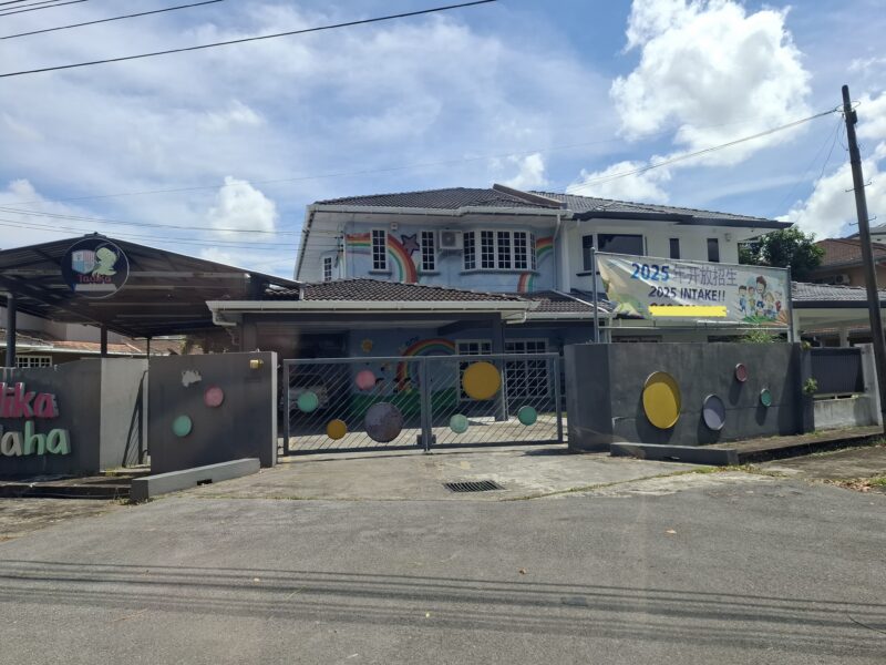 Semi-detached double storey house at Green Heights, Kuching