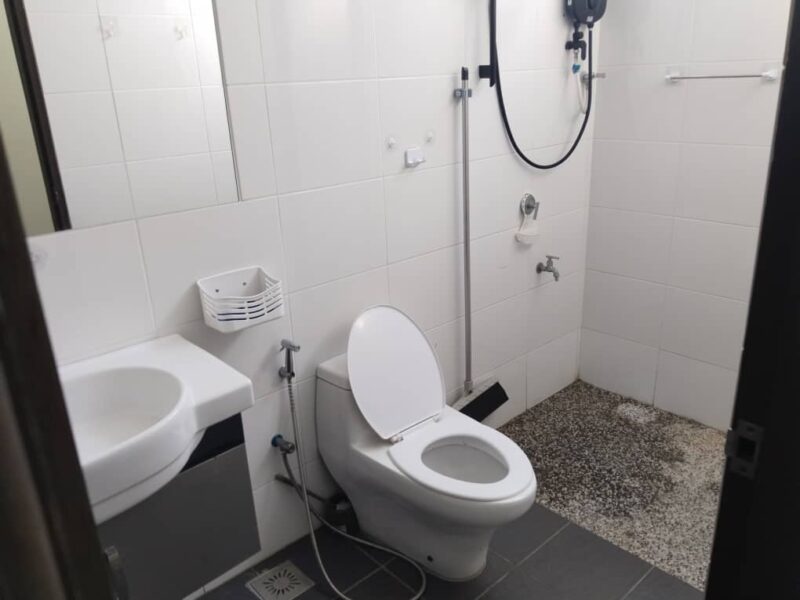 Tropics Condo Room for RENT Swinburne Uni Jalan Song King Center Kuching