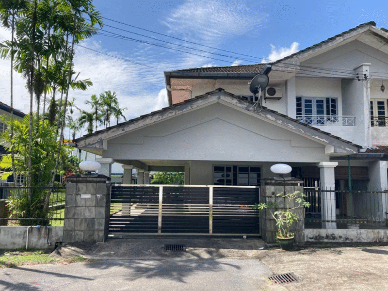 Double Storey Semi-Detached House at Pelita Heights, BDC Kuching For Sale