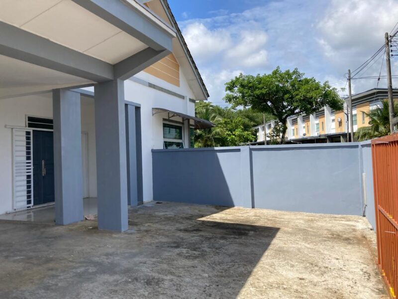 Single Storey Semi-Detached House at Jalan Landeh, 10th Mile Kota Padawan For Sale