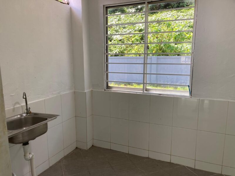Single Storey Semi-Detached House at Jalan Landeh, 10th Mile Kota Padawan For Sale