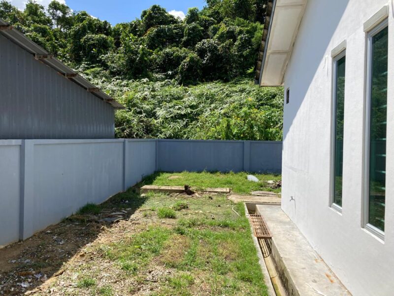 Single Storey Semi-Detached House at Jalan Landeh, 10th Mile Kota Padawan For Sale
