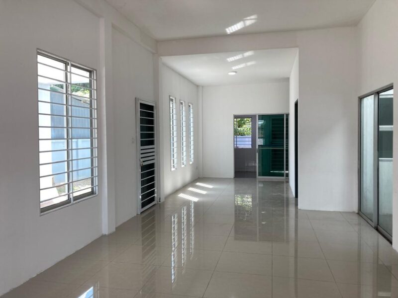 Single Storey Semi-Detached House at Jalan Landeh, 10th Mile Kota Padawan For Rent