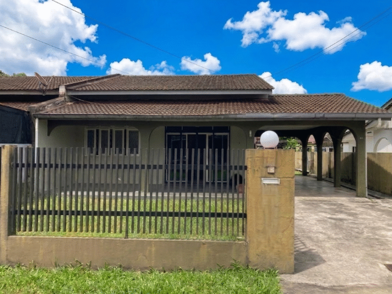 Single Storey Semi-Detached House at Jalan Dogan, Kuching For Rent