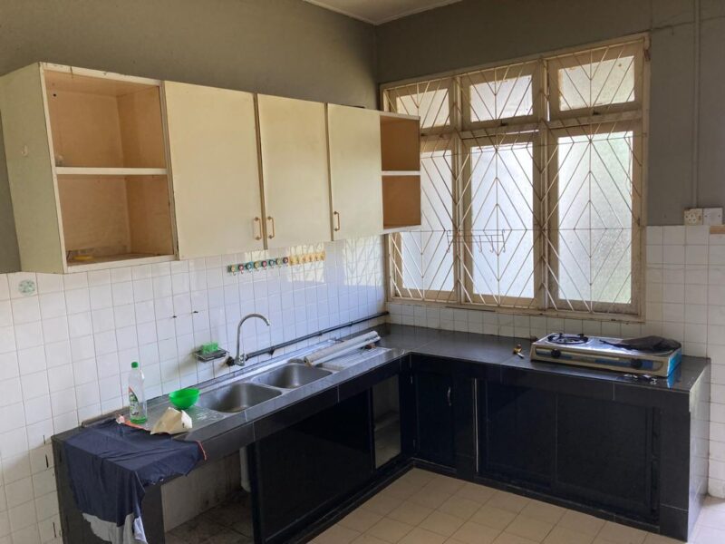 Single Storey Semi-Detached House at Jalan Dogan, Kuching For Rent