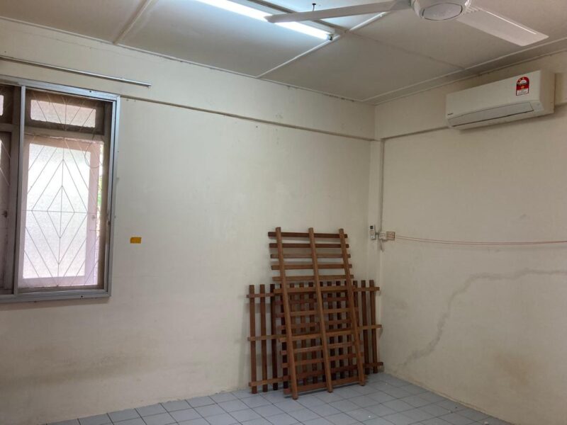 Single Storey Semi-Detached House at Jalan Dogan, Kuching For Rent