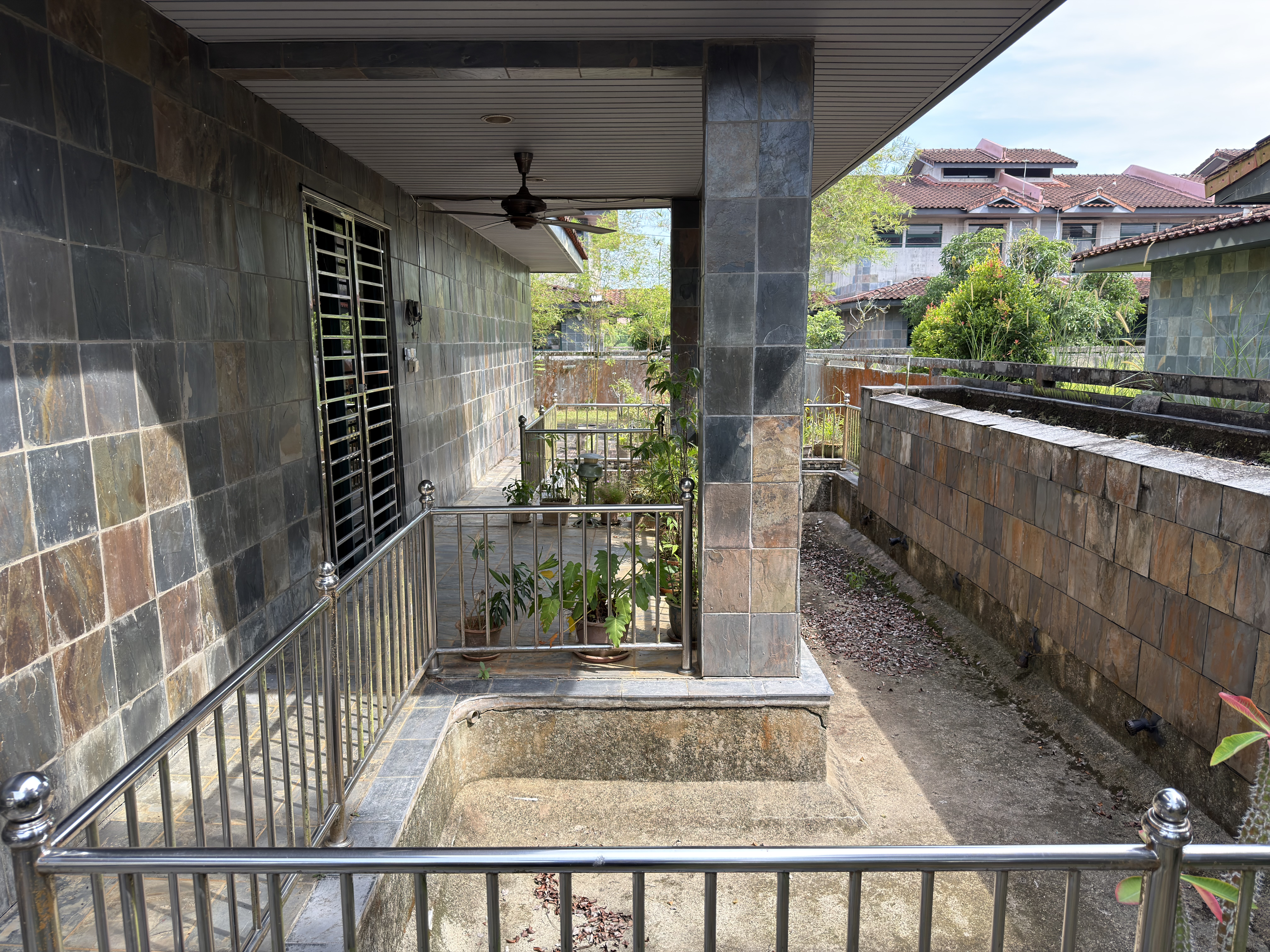 Fully Furnished Double Storey Terrace Corner Gem at Sinar Serapi – Spacious 4-Bedroom Family Home for Only RM550K!