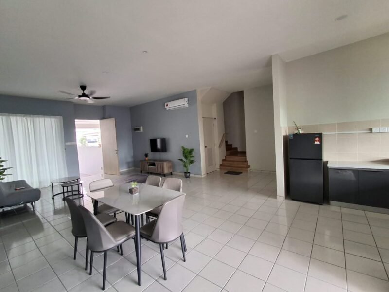 FOR RENT MJC One Residency gated House Jalan batu kawa Kuching