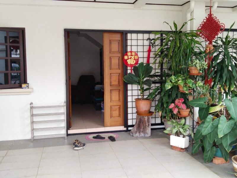 Well furnished Double Storey Terrace Intermediate Jalan Song Kuching FOR RENT